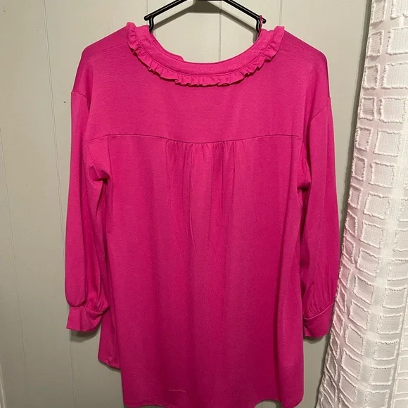 Crown & Ivy Top - Picture 2 of 3